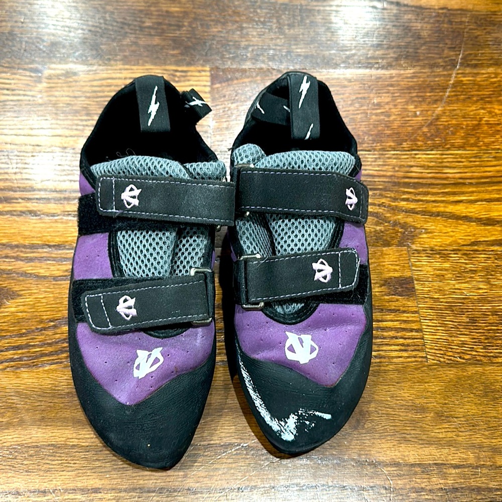 evolv climbing shoes, women’s size 8.5